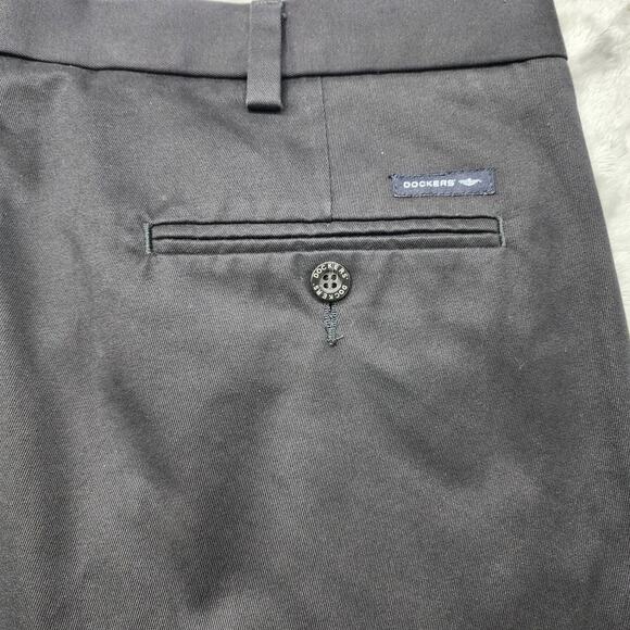 Dockers Pants Mens 40 X 30 Gray D3 Signature Khaki Pleated Chino Office Career - Picture 3 of 12